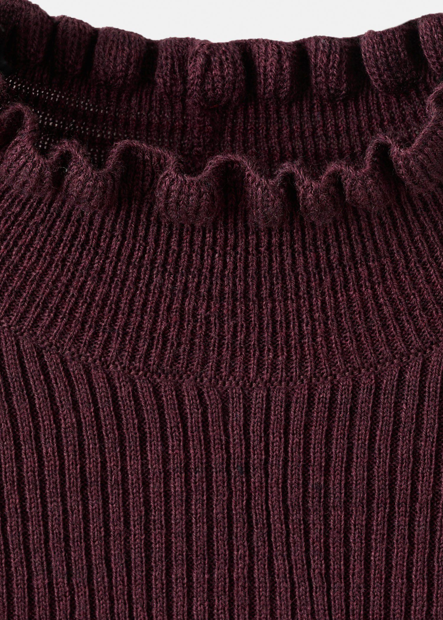 Scalloped edges sweater