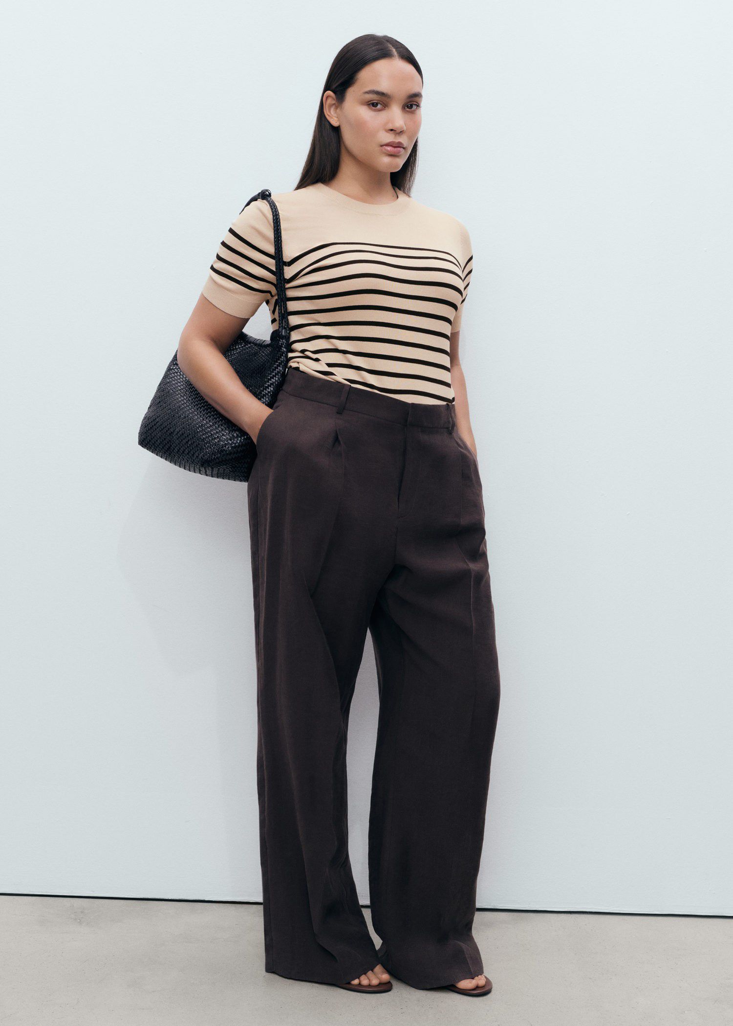 Short-sleeved fine-knit sweater