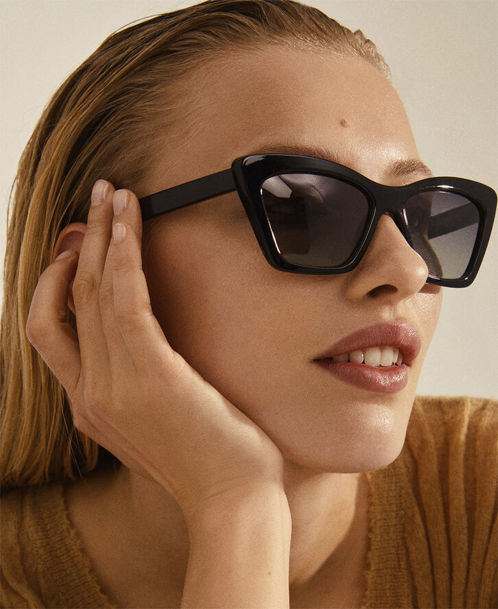 DAKOTA kantet cat-eye solbriller sort