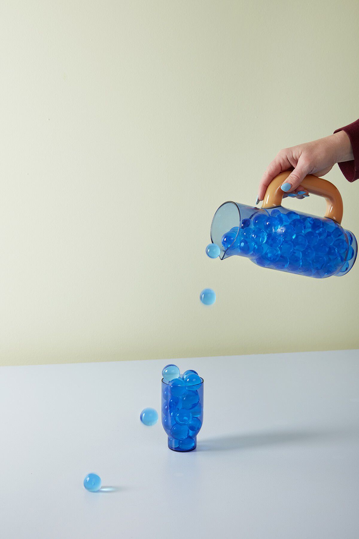 PITCHER, BLUE/MILKY AMBER