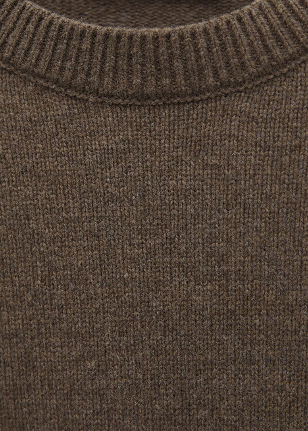 Long-sleeved wool sweater