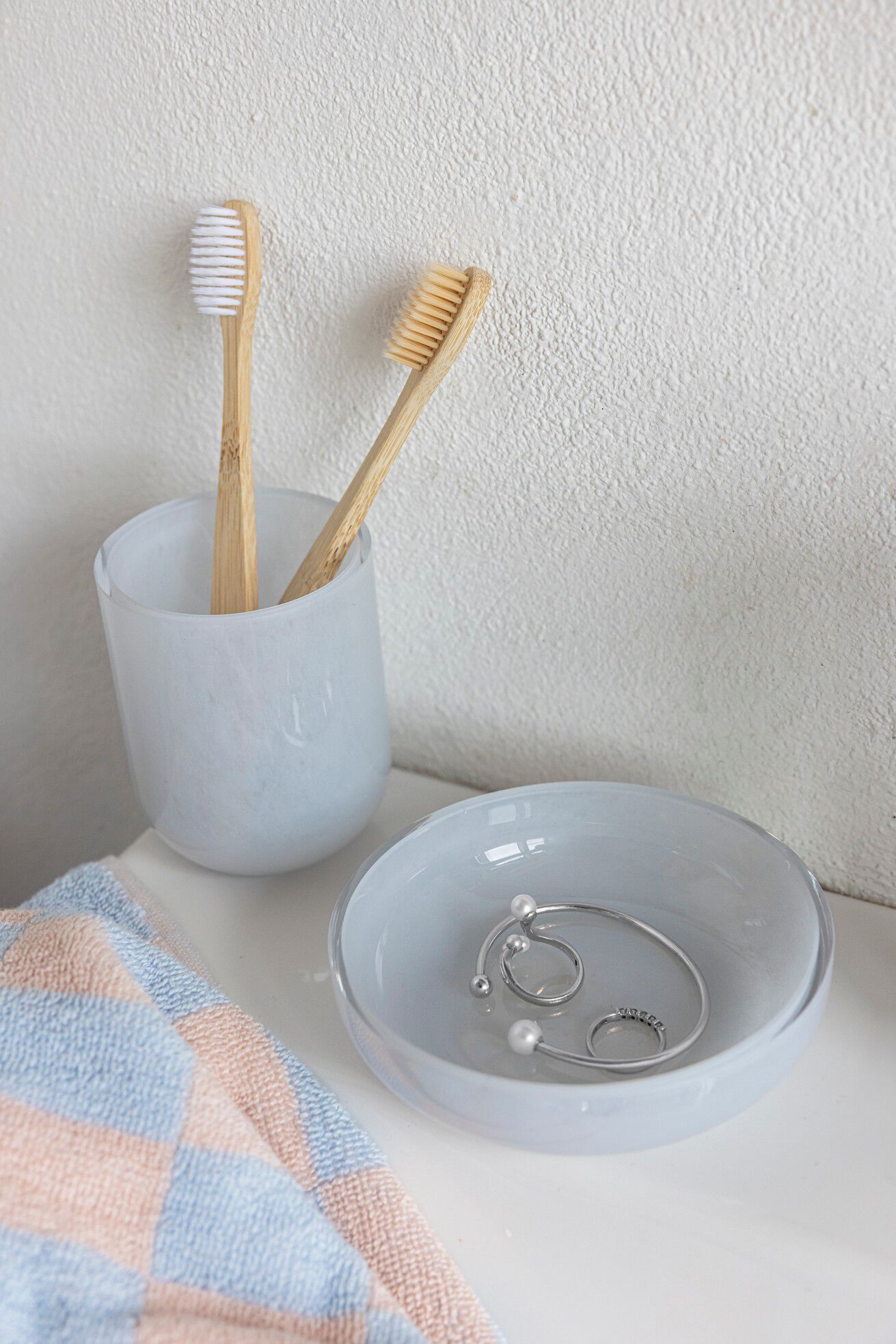 OPAL toothbrush holder
