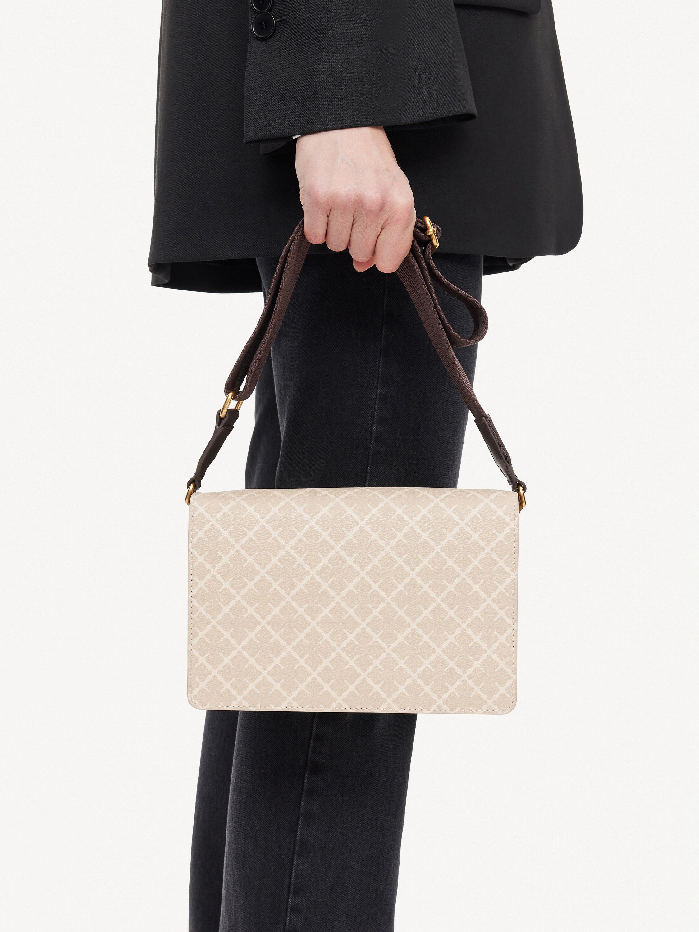 Loenna axelv&auml;ska