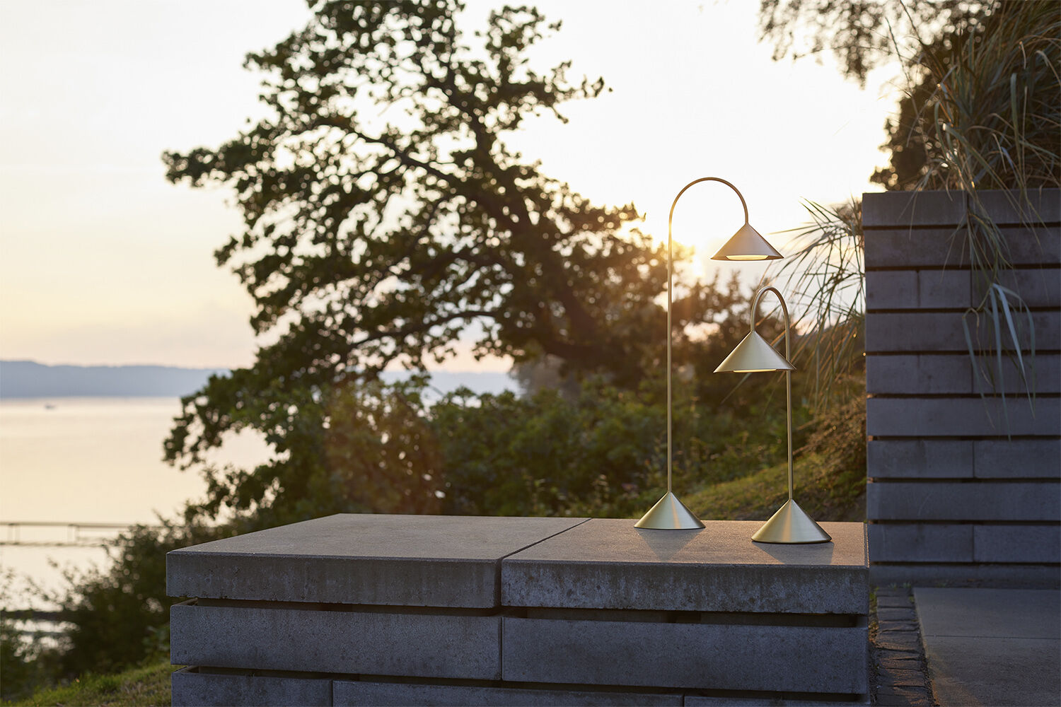 Grasp Portable Floor Lamp H72