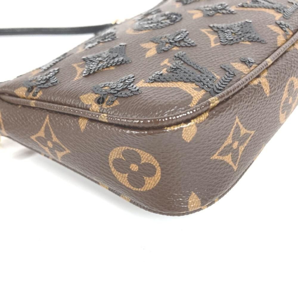 Louis Vuitton Shoulder Bags