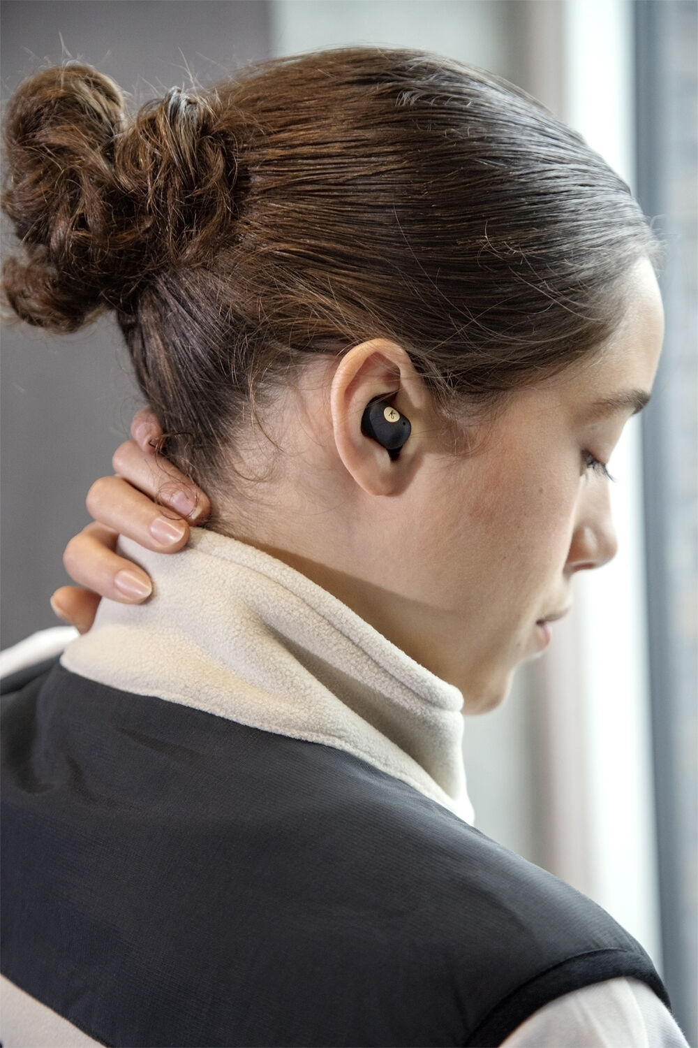 toCHARGE GO In-ear h&ouml;rlurar, tr&aring;dl&ouml;s laddning och powerbank