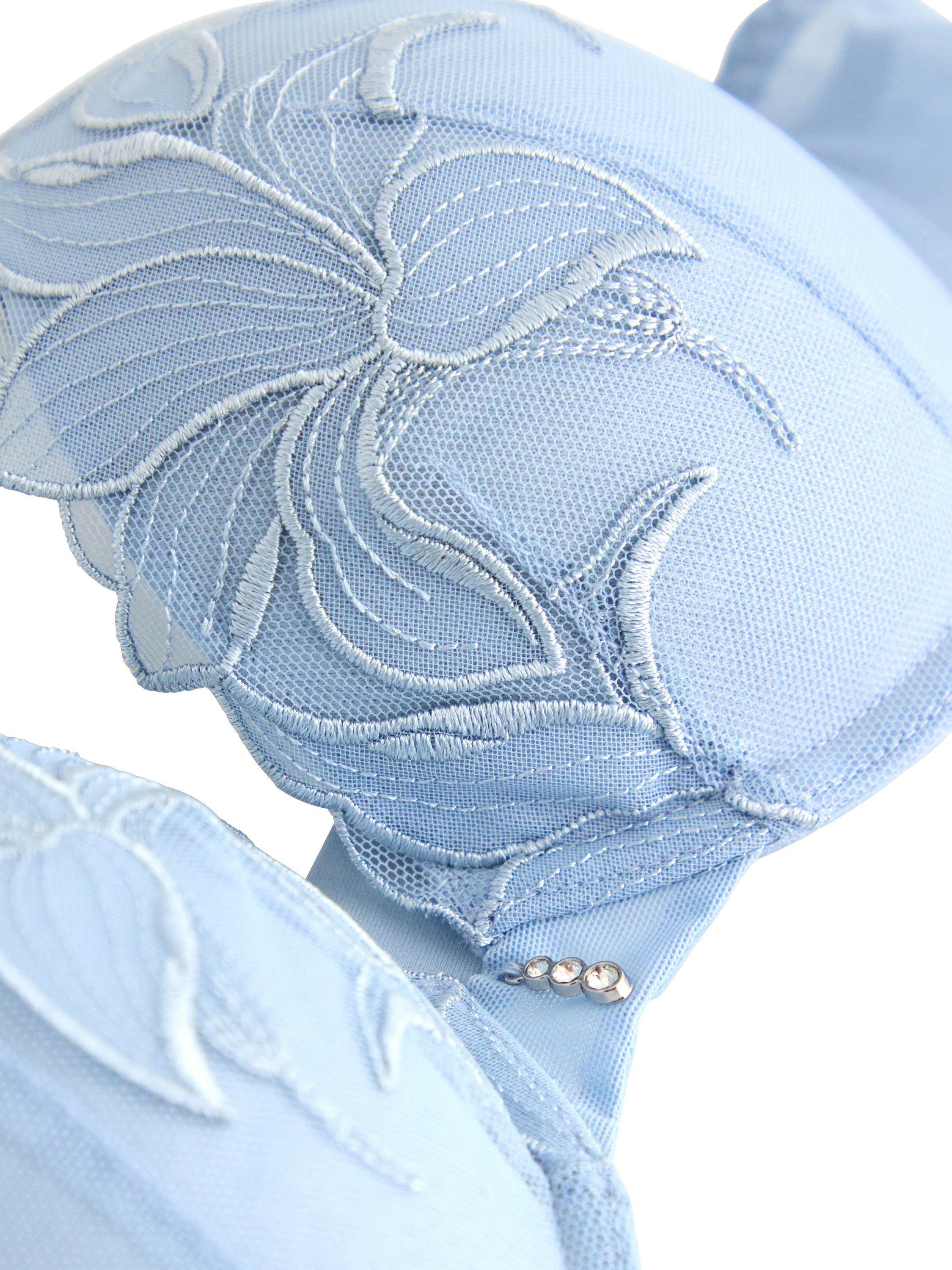 Push-up bra with floral embroidery,