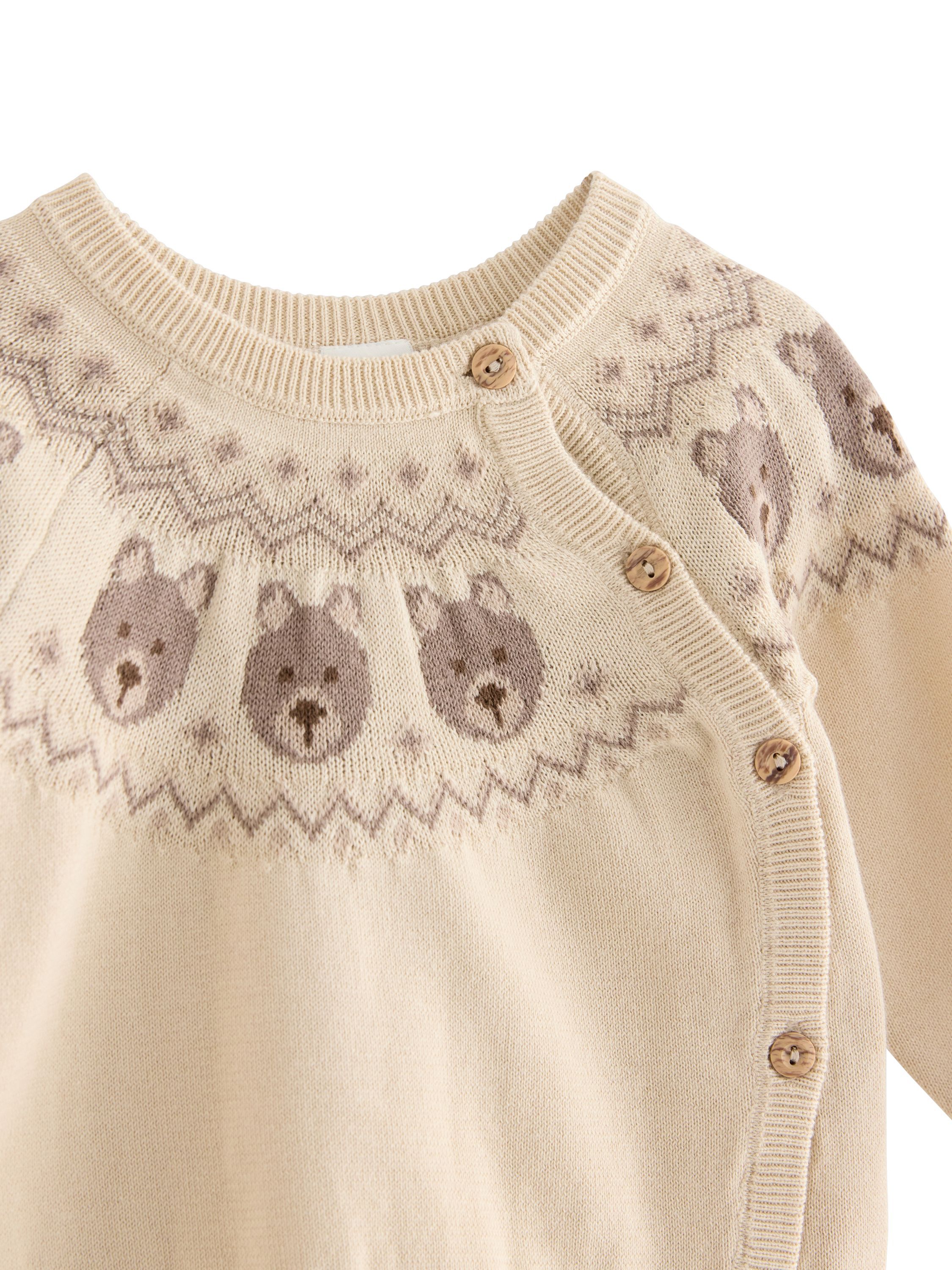 Knitted jumper with a patterned yok