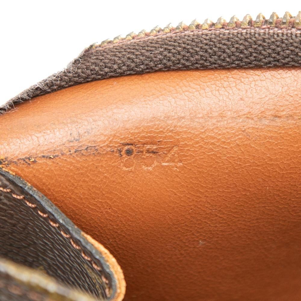 Louis Vuitton Taiga Toiletry Pouch