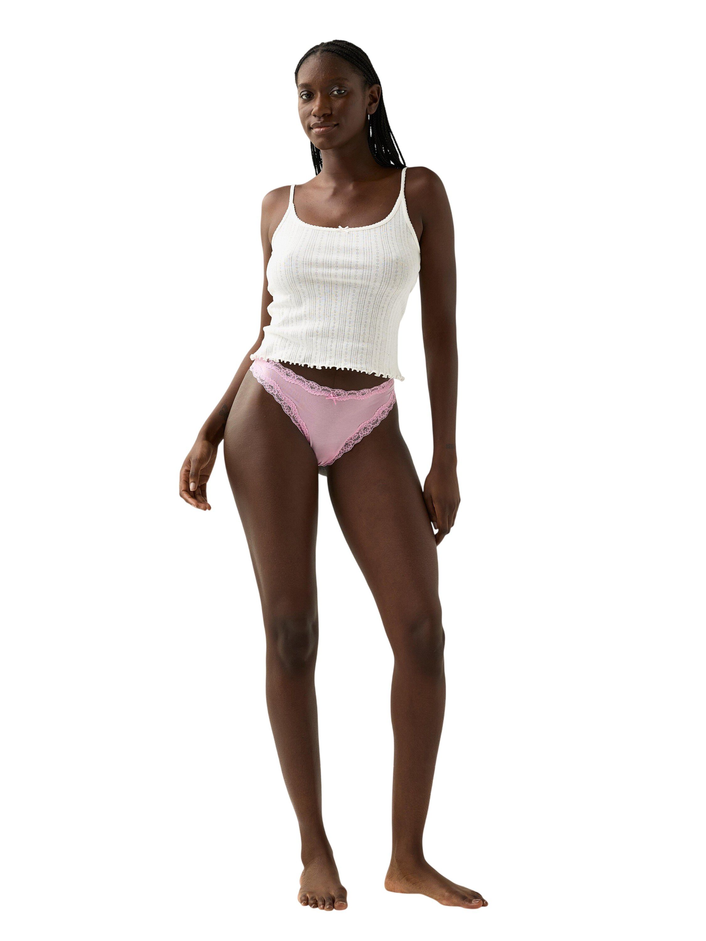 Stringtrosor med normalh&ouml;g midja oc