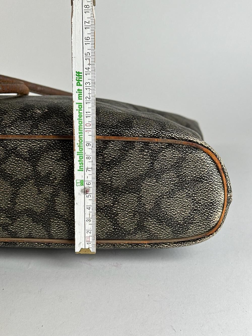 Yves Saint Laurent Tote