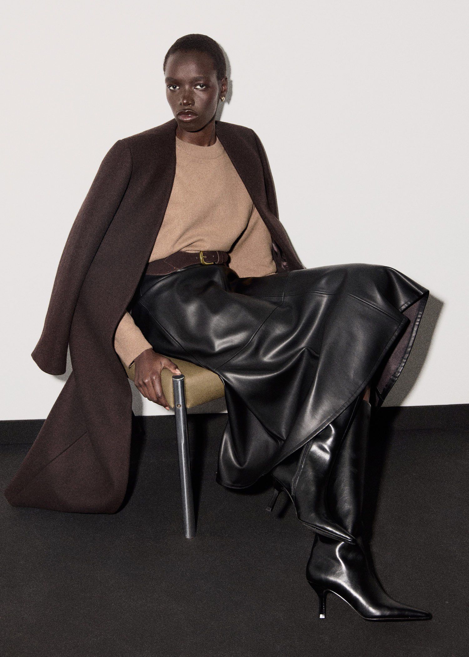 Round-neck knitted sweater