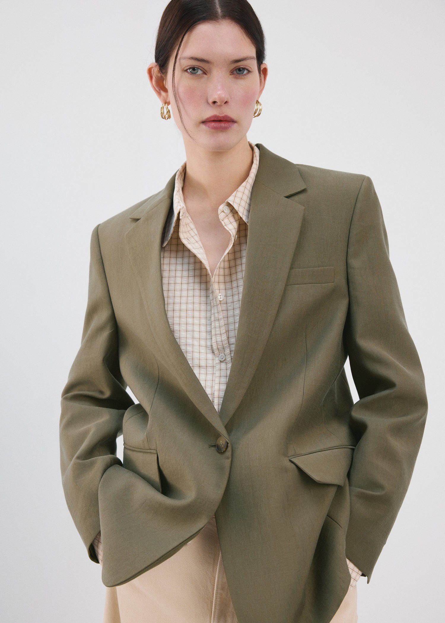 Straight suit jacket with lapel poc