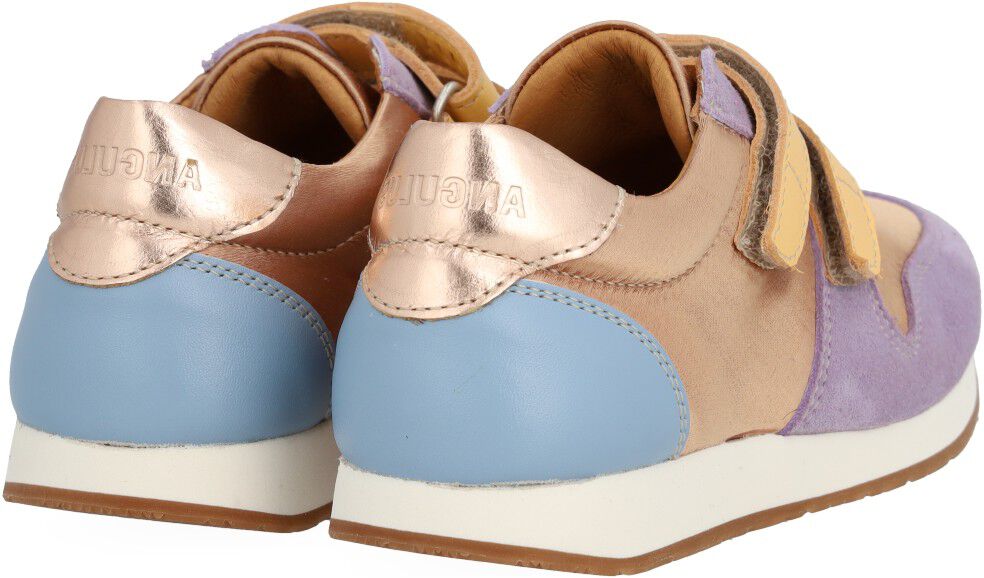 Running style sneaker