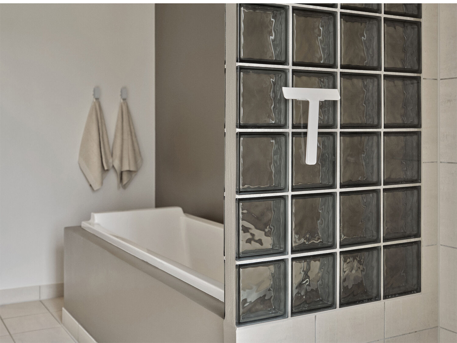 Skrapa m h&aring;llare Ume White