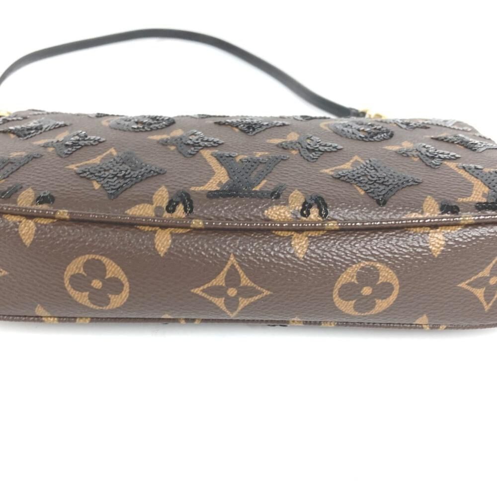 Louis Vuitton Shoulder Bags