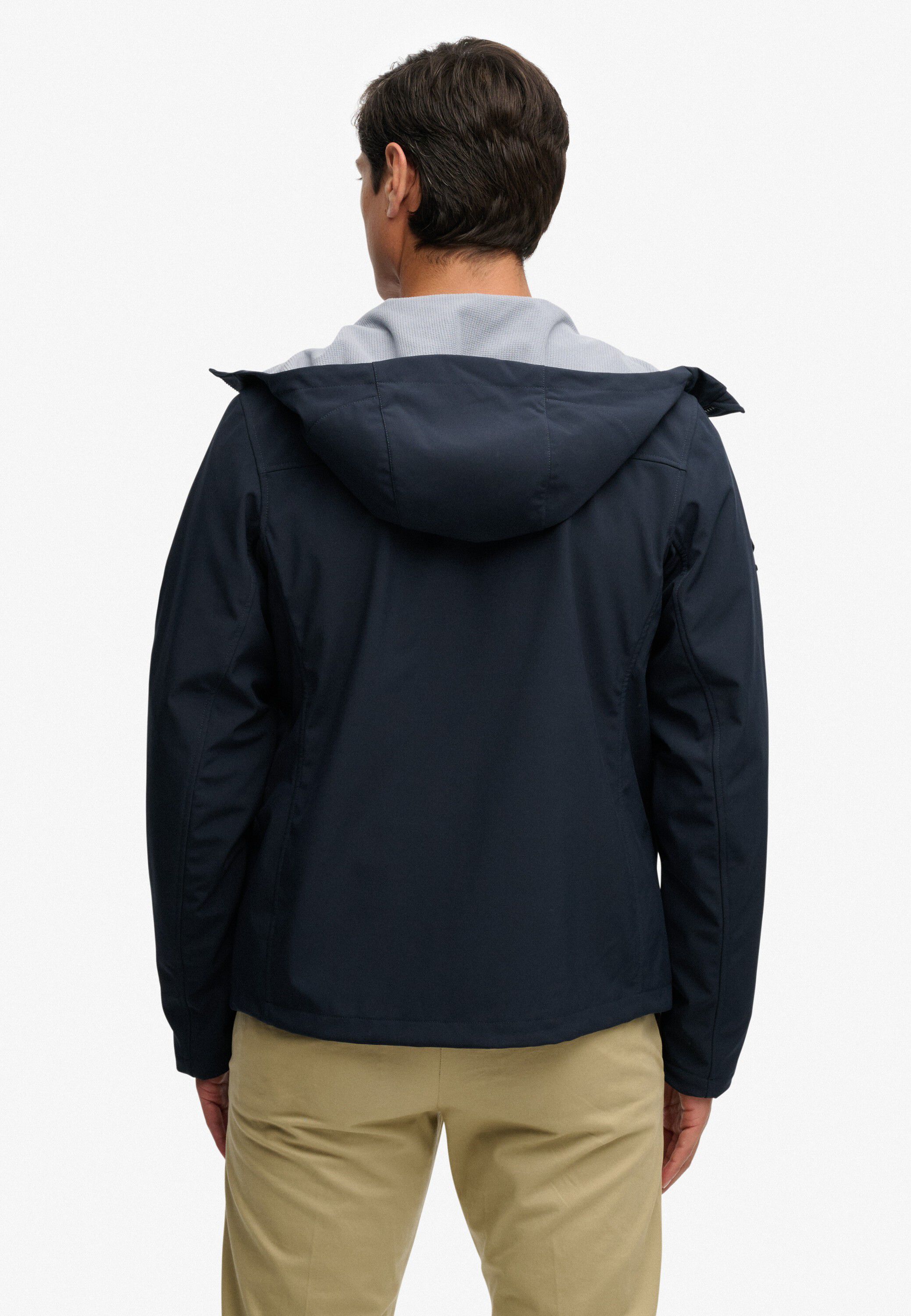 HOODED SOFTSHELL TREKKER JKT