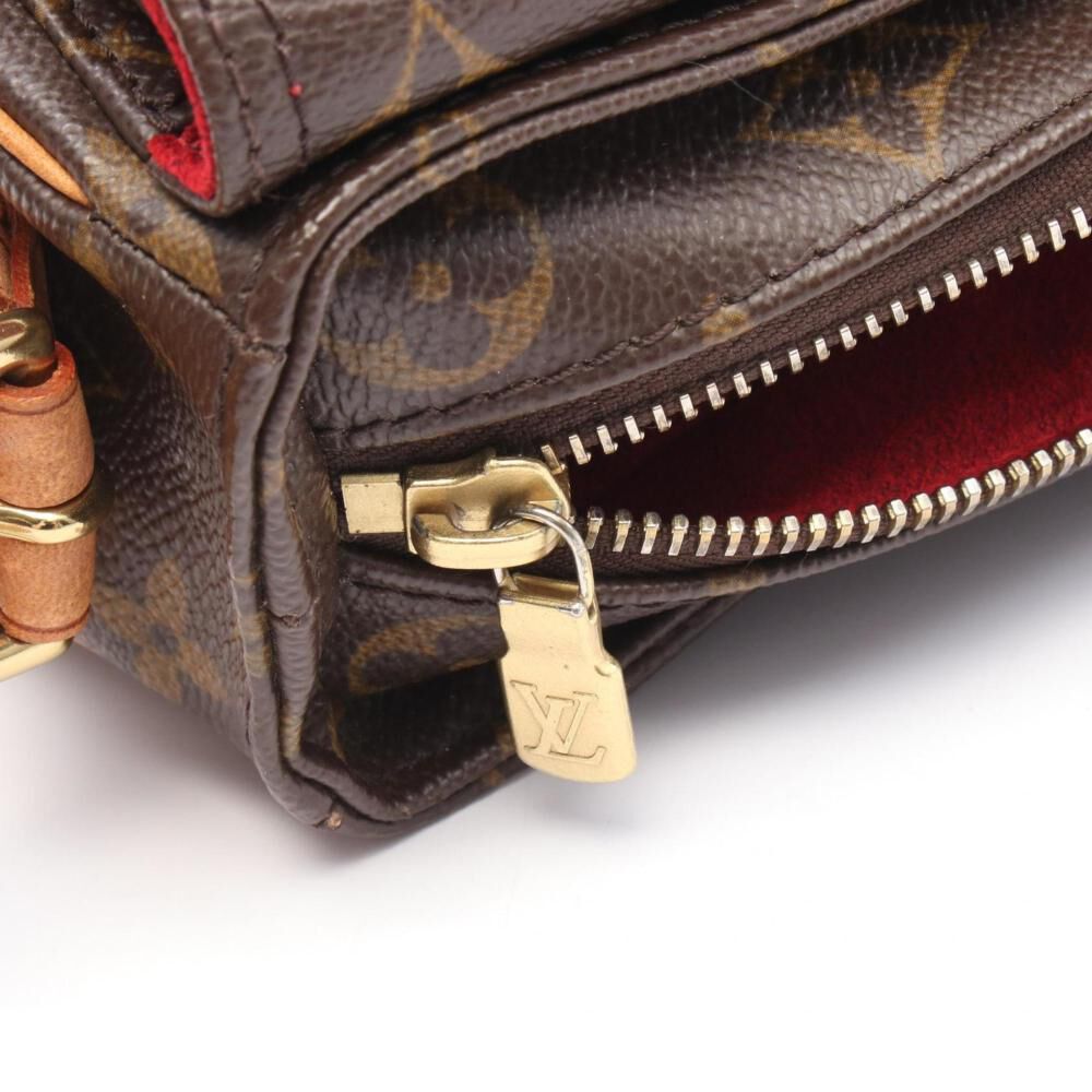 Louis Vuitton Shoulder Bags