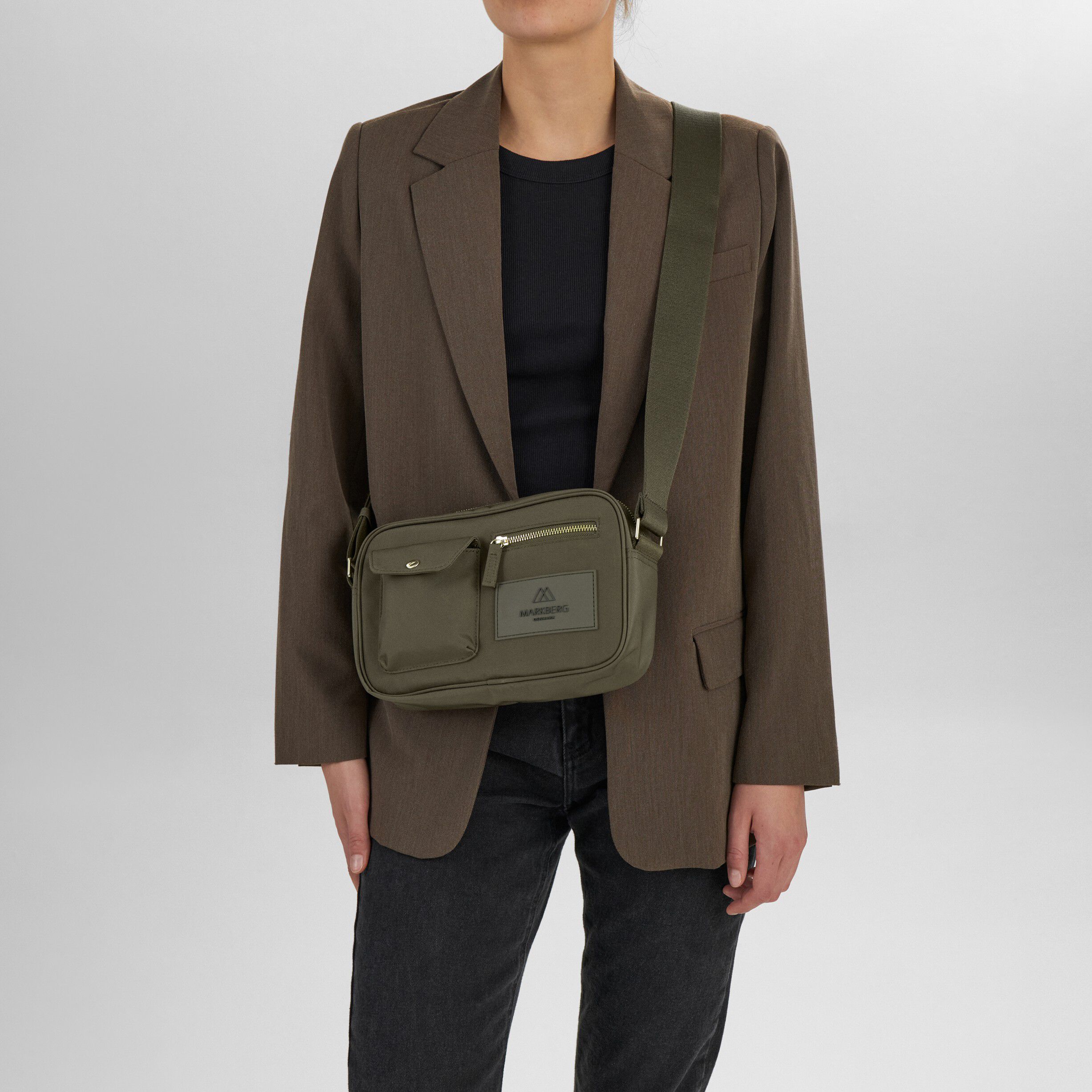 Darlambg Crossb. , Monochrome