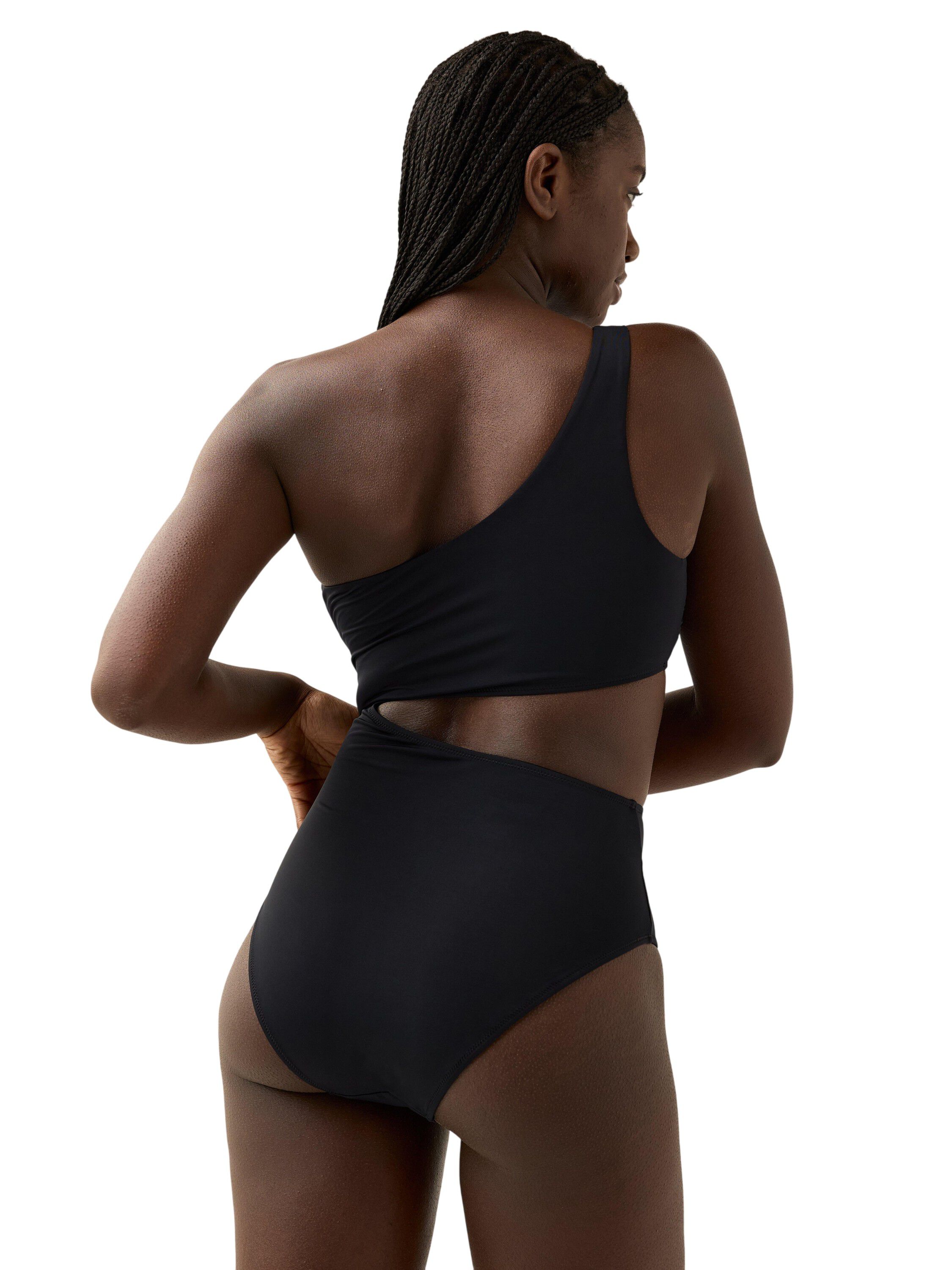 Unpadded swimsuit with a cut out de