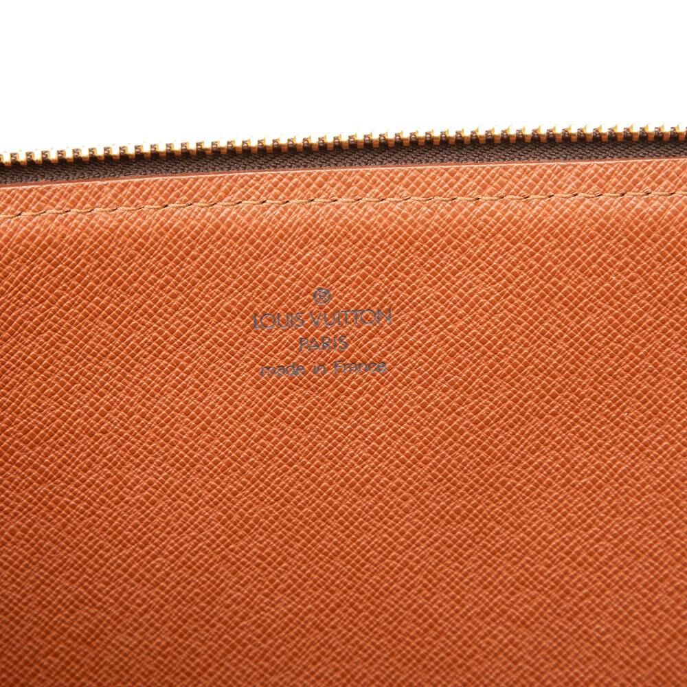 Louis Vuitton Poche Documents