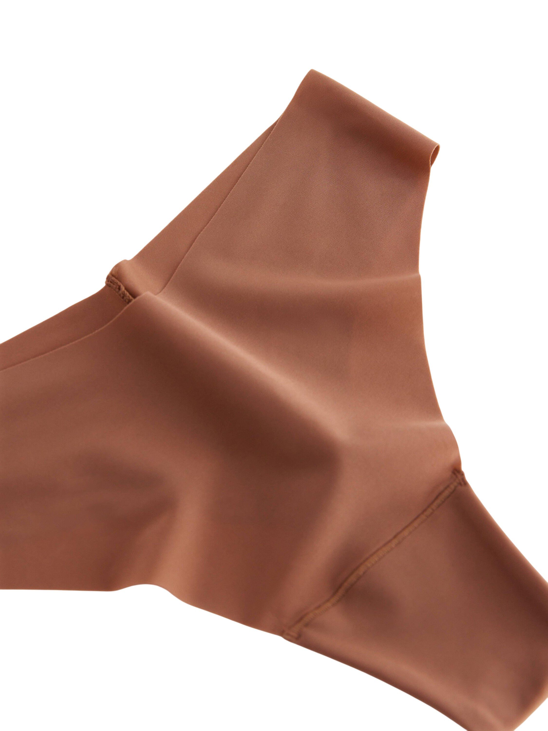 Invisible string med normal midja