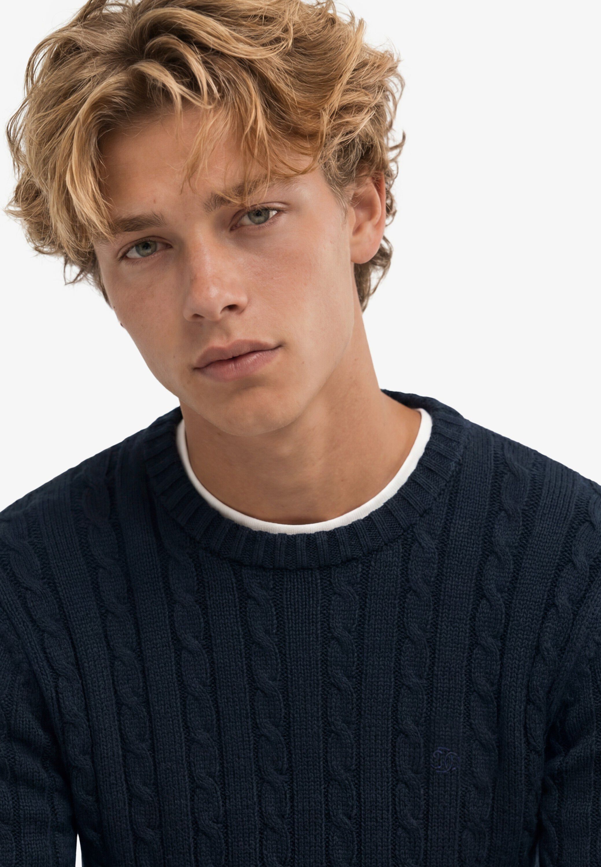COTTON CABLE KNIT CREW