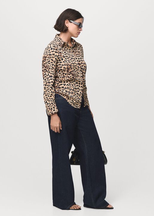 Fluid long-sleeved blouse