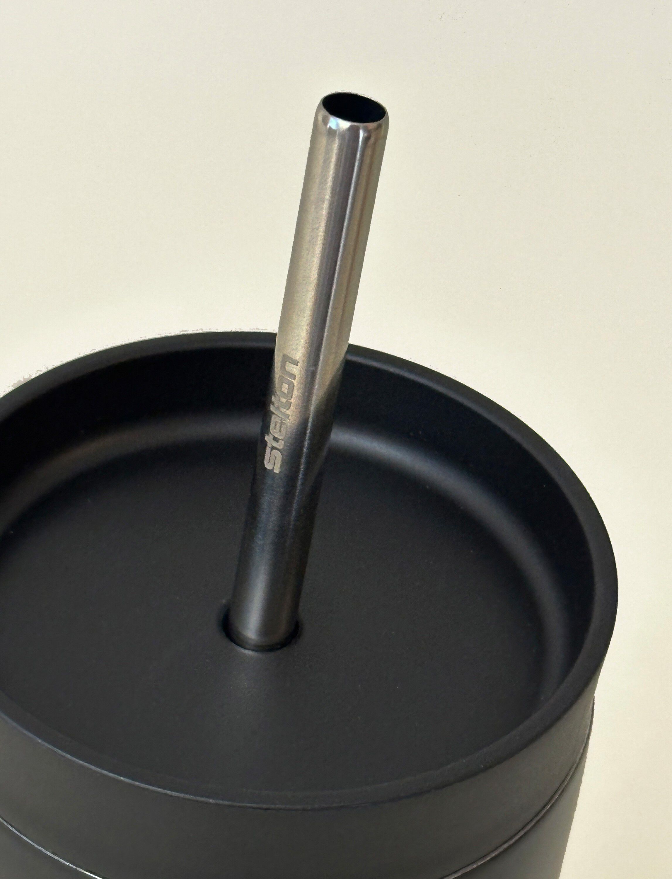 To Go Sip Termomugg med sugr&ouml;r 0.4 l. soft black