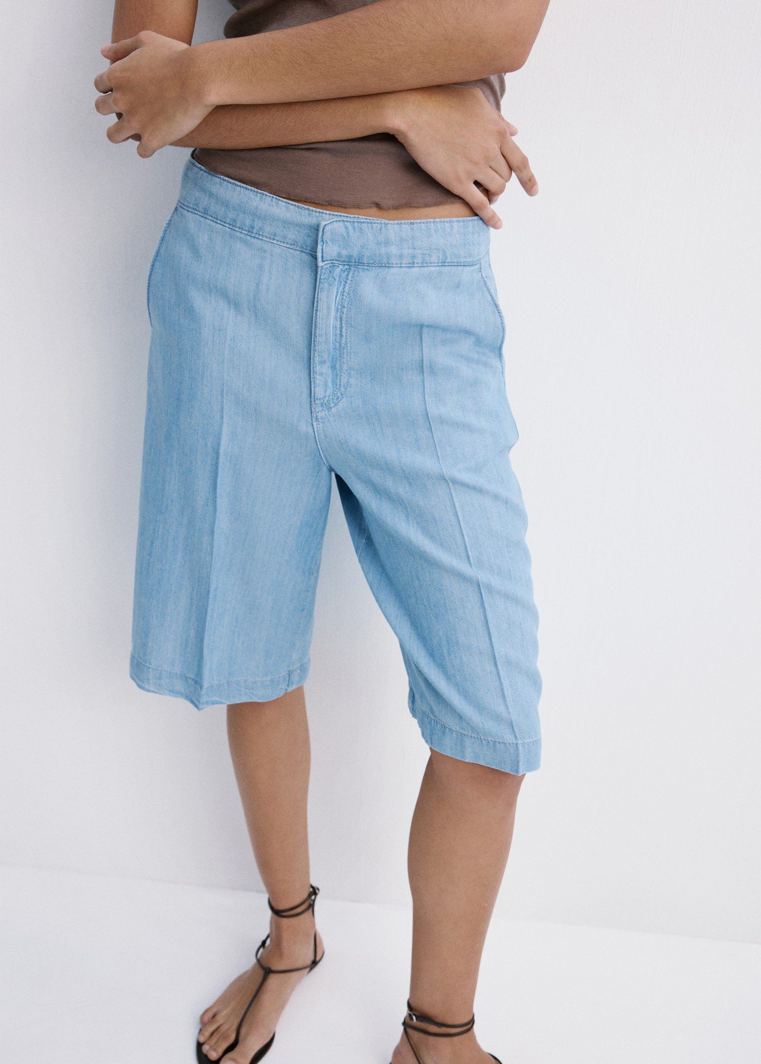 Straight low-rise denim Bermuda sho