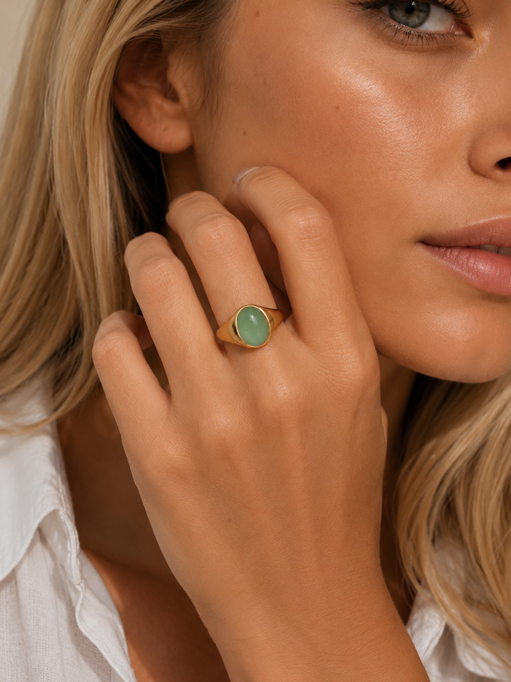 Women's Oval Green Aventurine Signet Ring