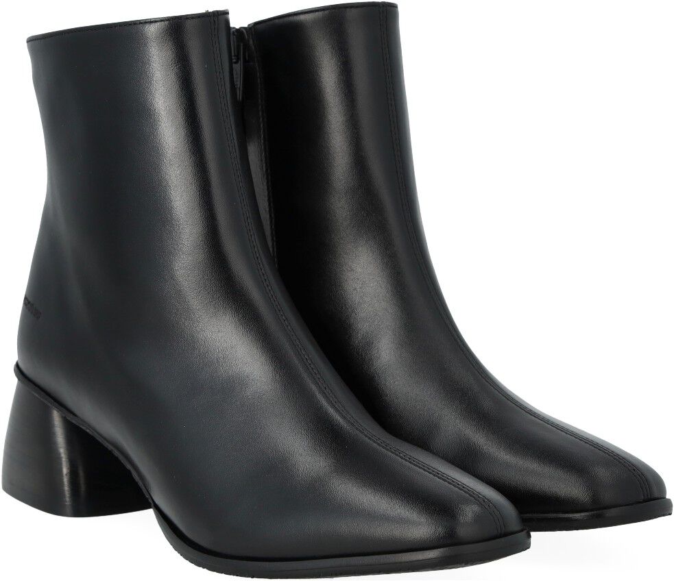 St&oslash;vlet med skulpturel sort tr&aelig;h&aelig;l