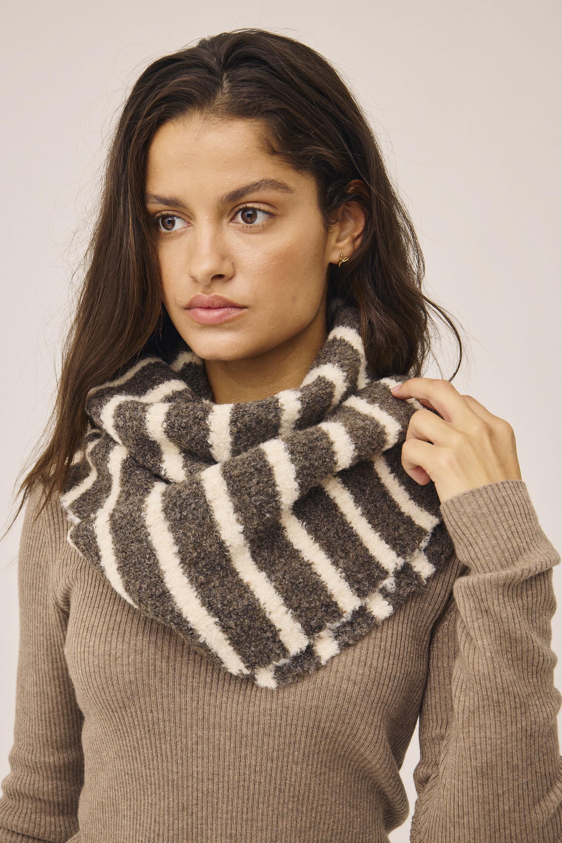 Pil 4 Striped Boucle Scarf GRS