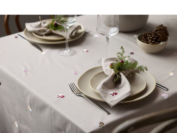 Julbordsduk 140x270 Christmas Hearts Embroidery Rose