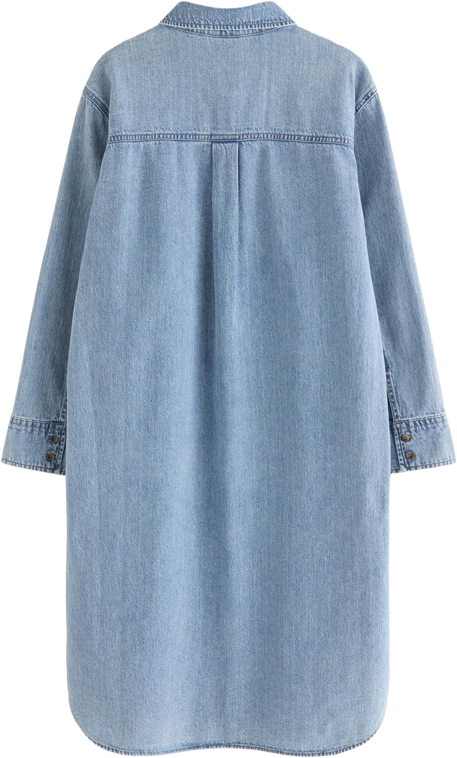 Shirt dress in denim with a relaxed