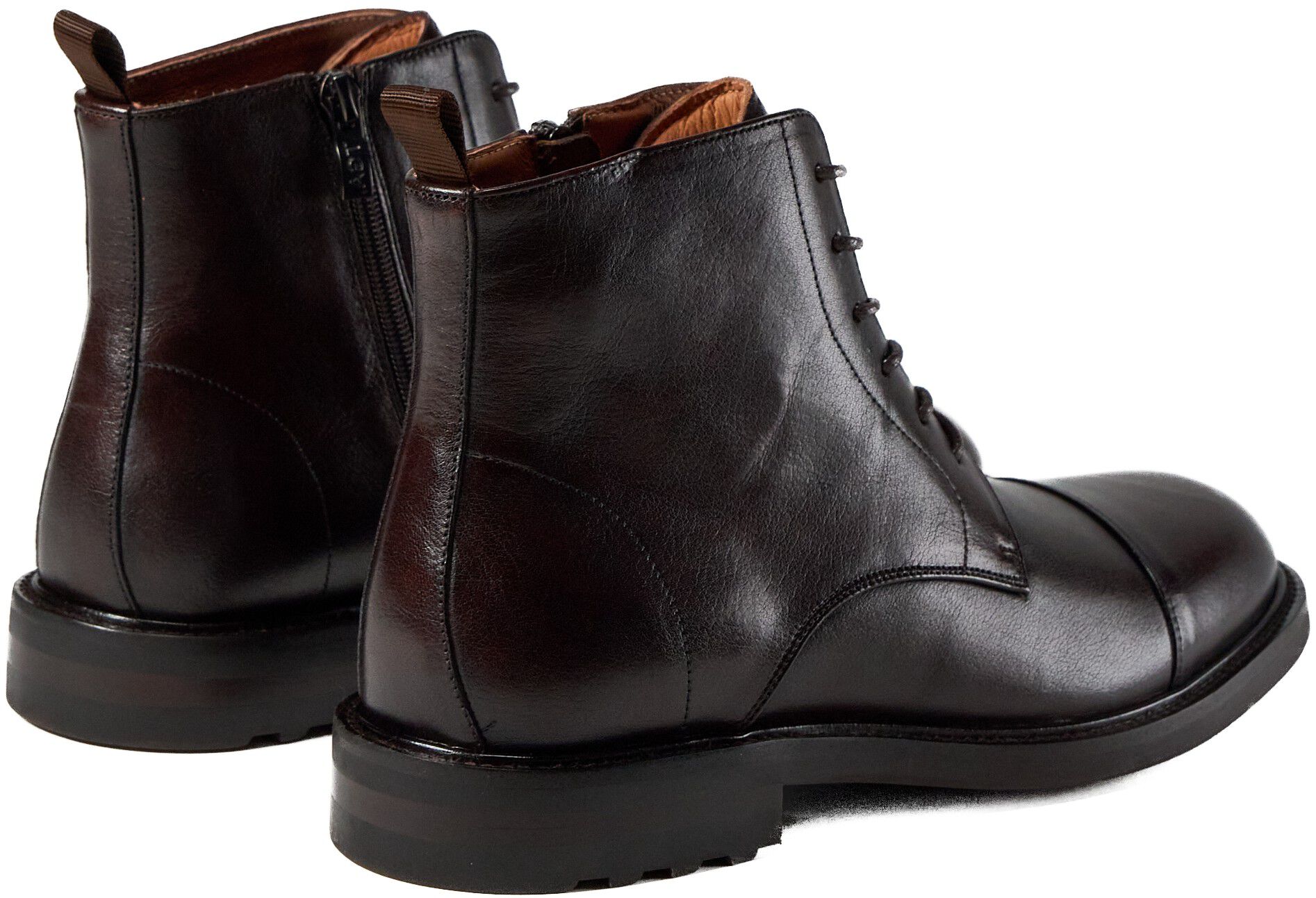 Laced boot