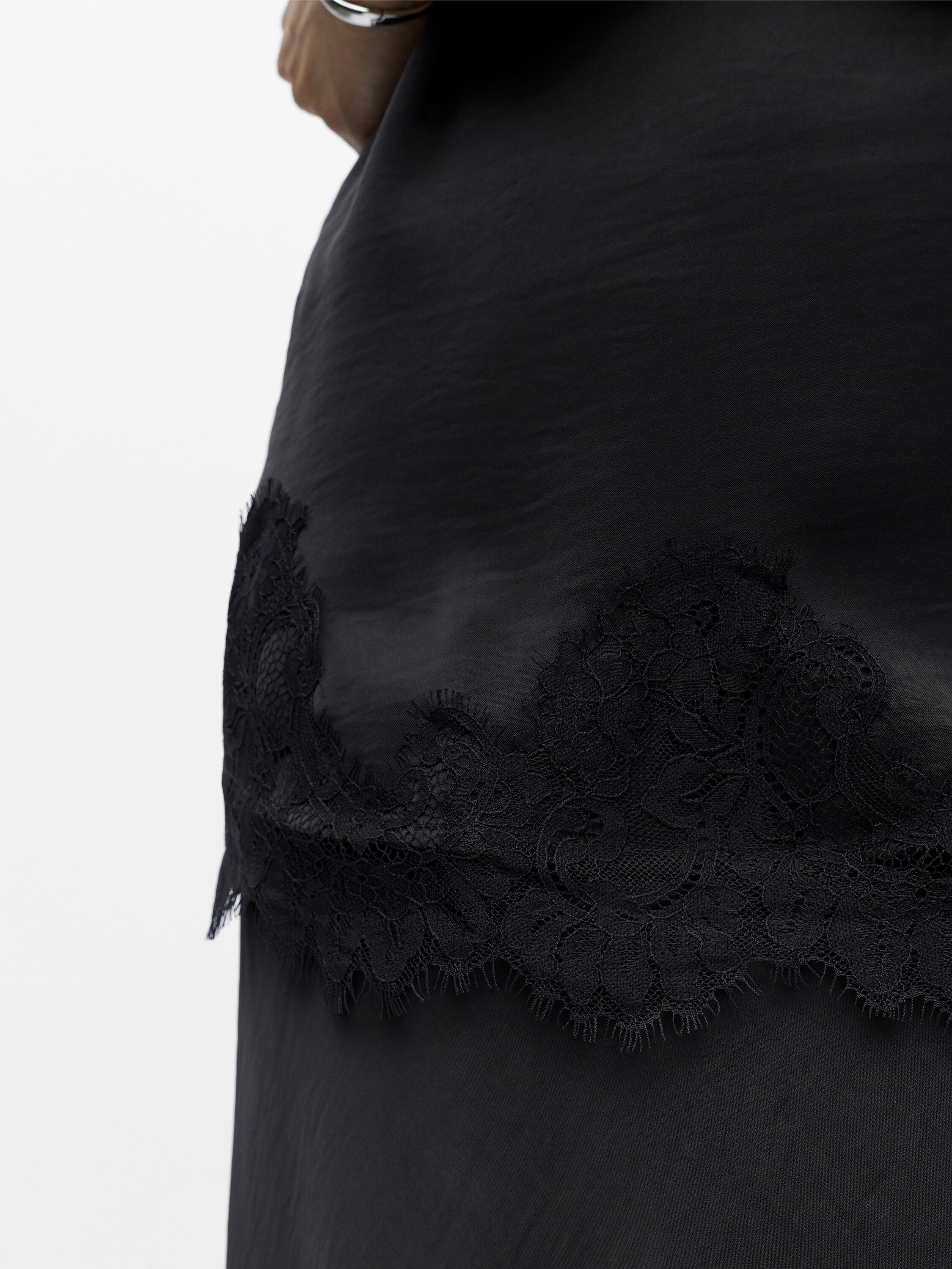 OBJNALINE REG SLIP LACE TOP E VIP 2