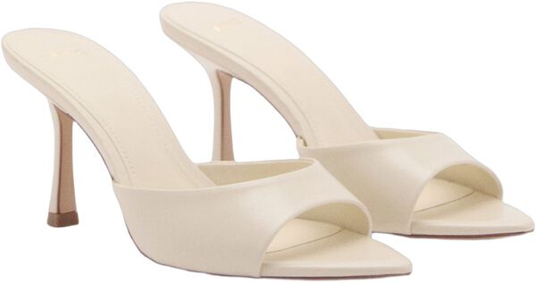 Open-toed heeled sandal with pointe