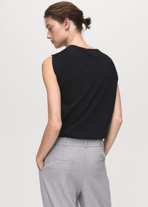 Short-sleeve jumper with metallic d