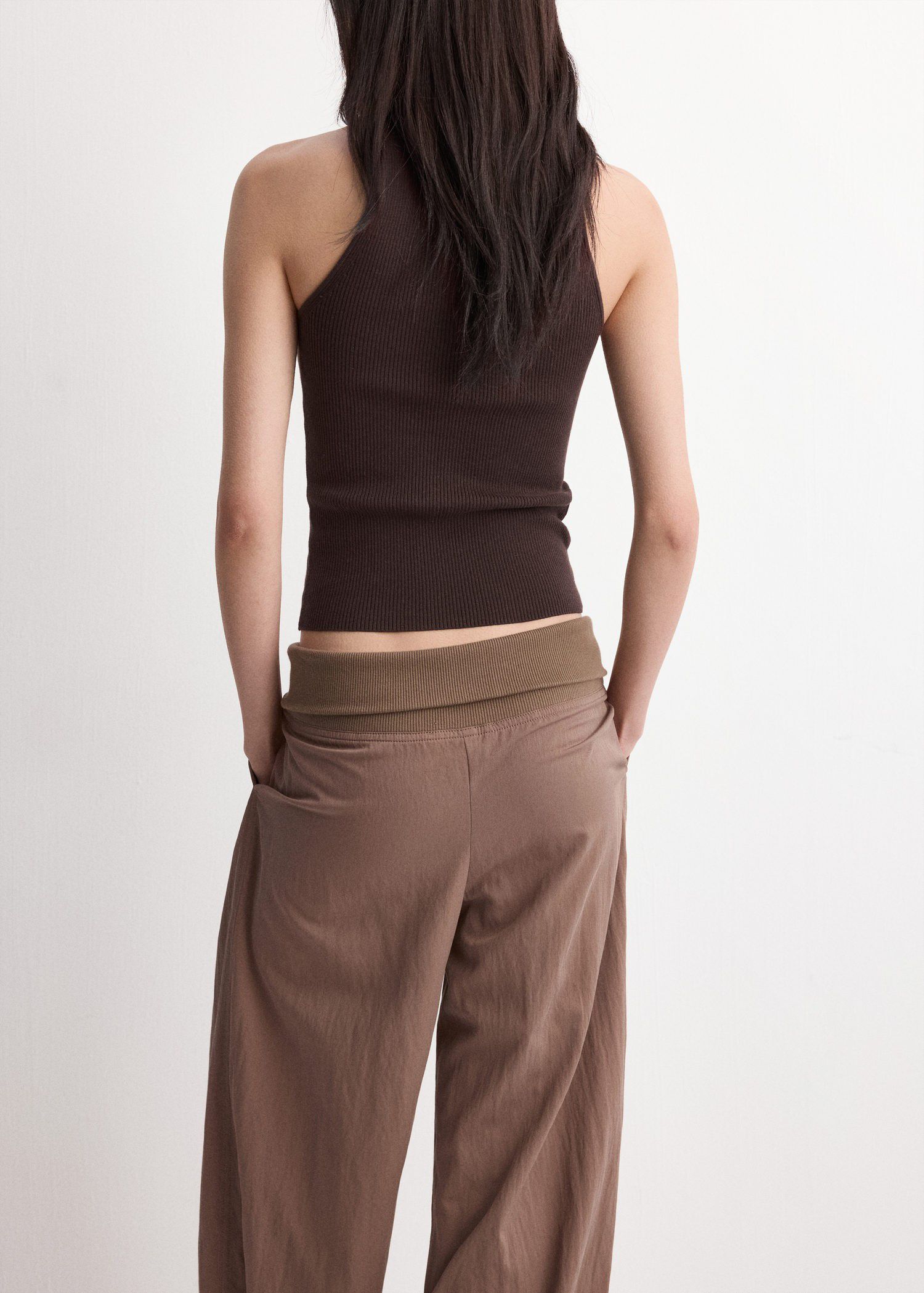 Fitted fine-knit top