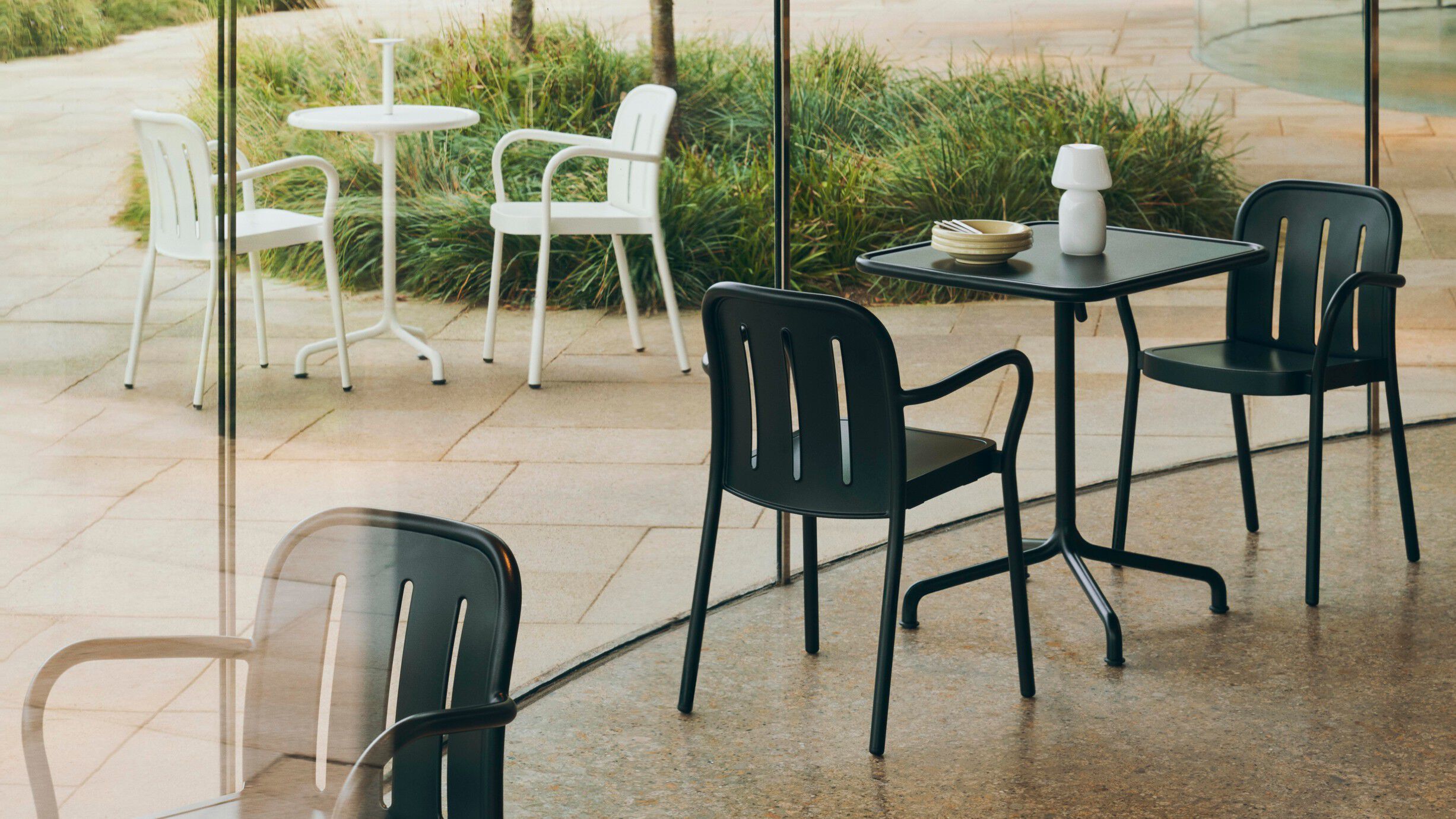 Deville Table Anthracite powder coa