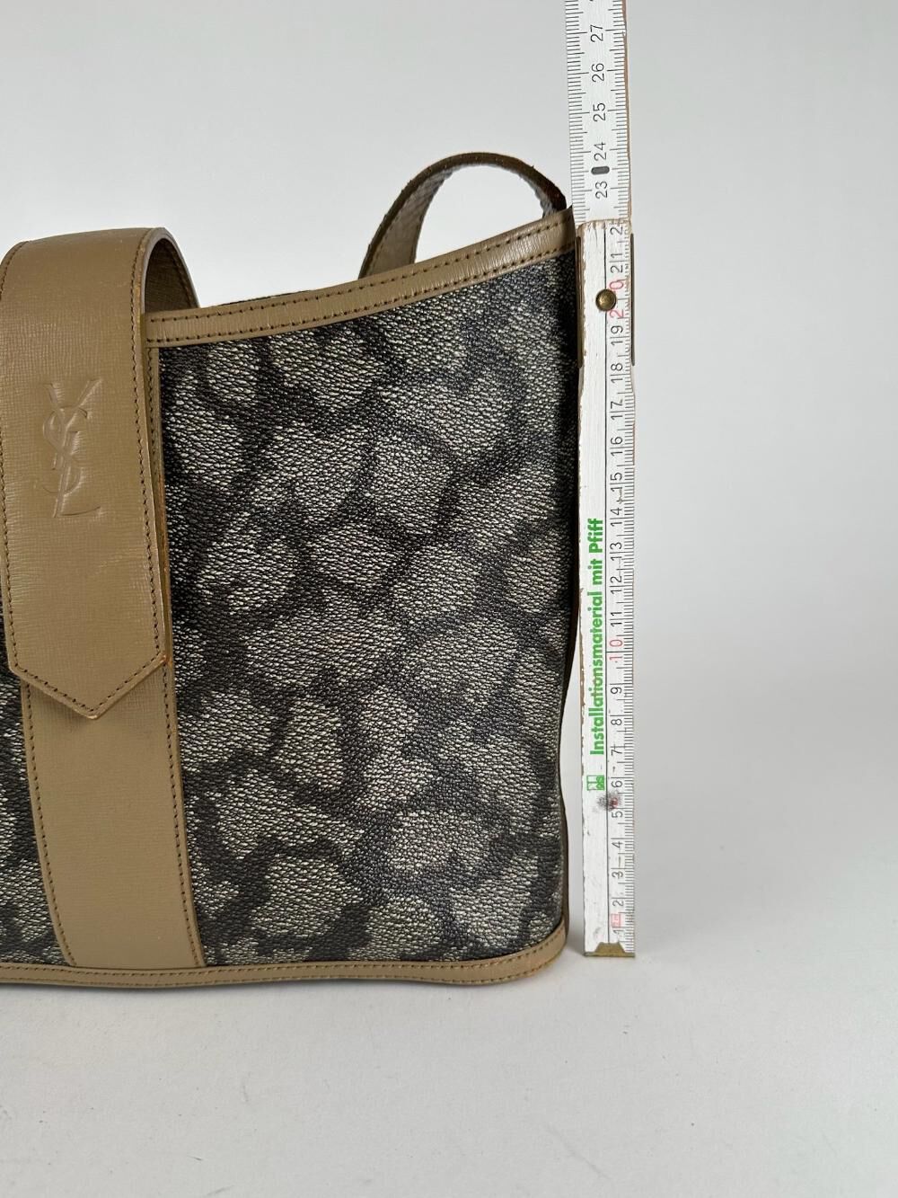 Yves Saint Laurent Shoulder Bag
