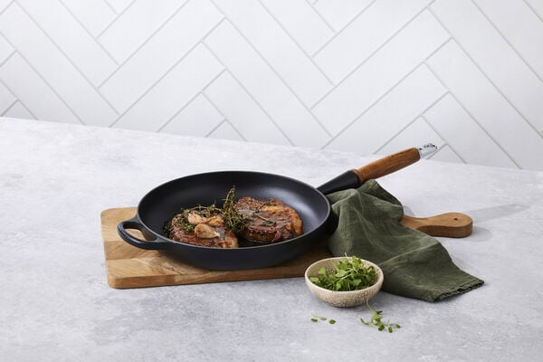 Stekpanna m/trähandtag Signature gjutjärn