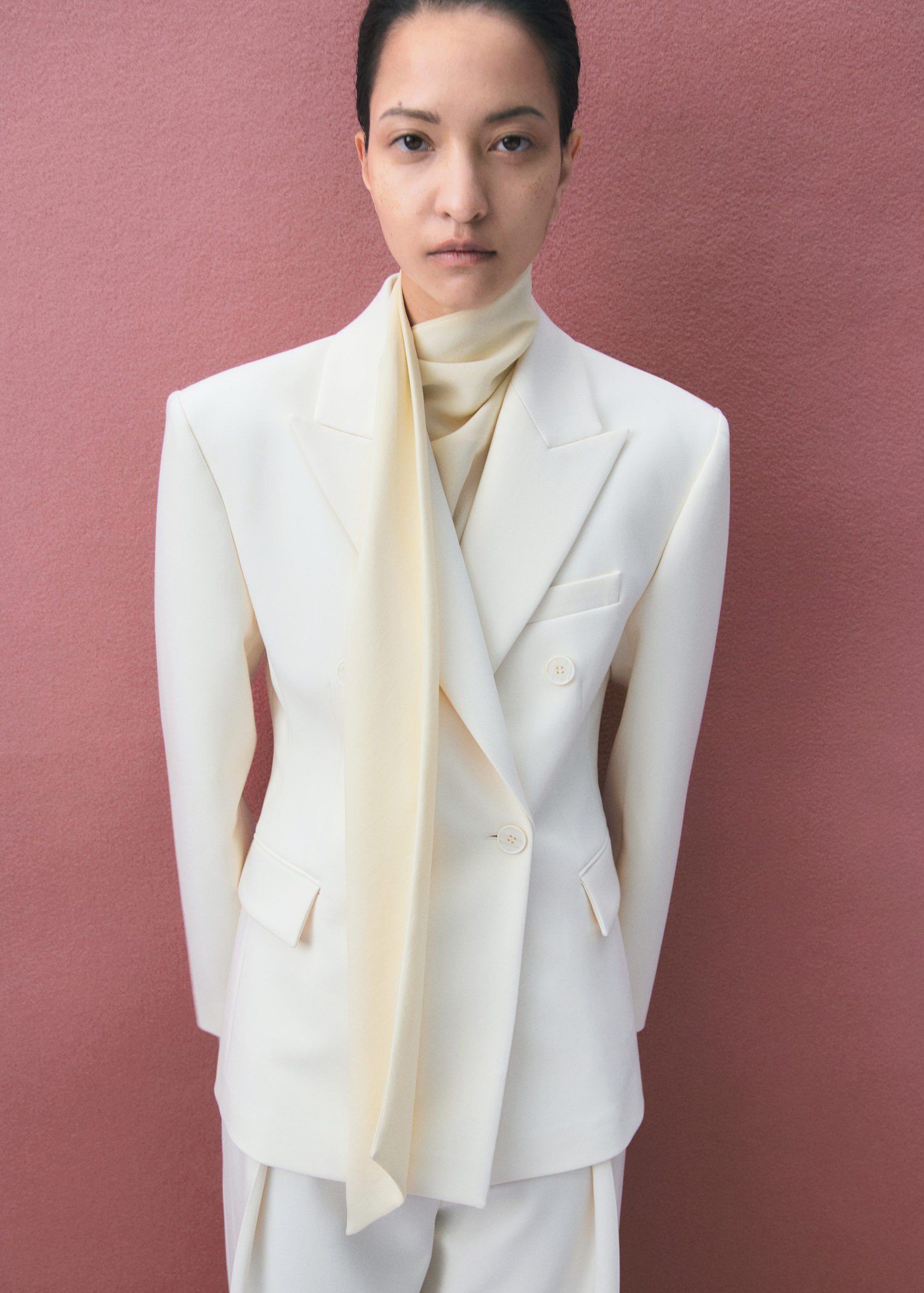 Fitted double-breasted blazer