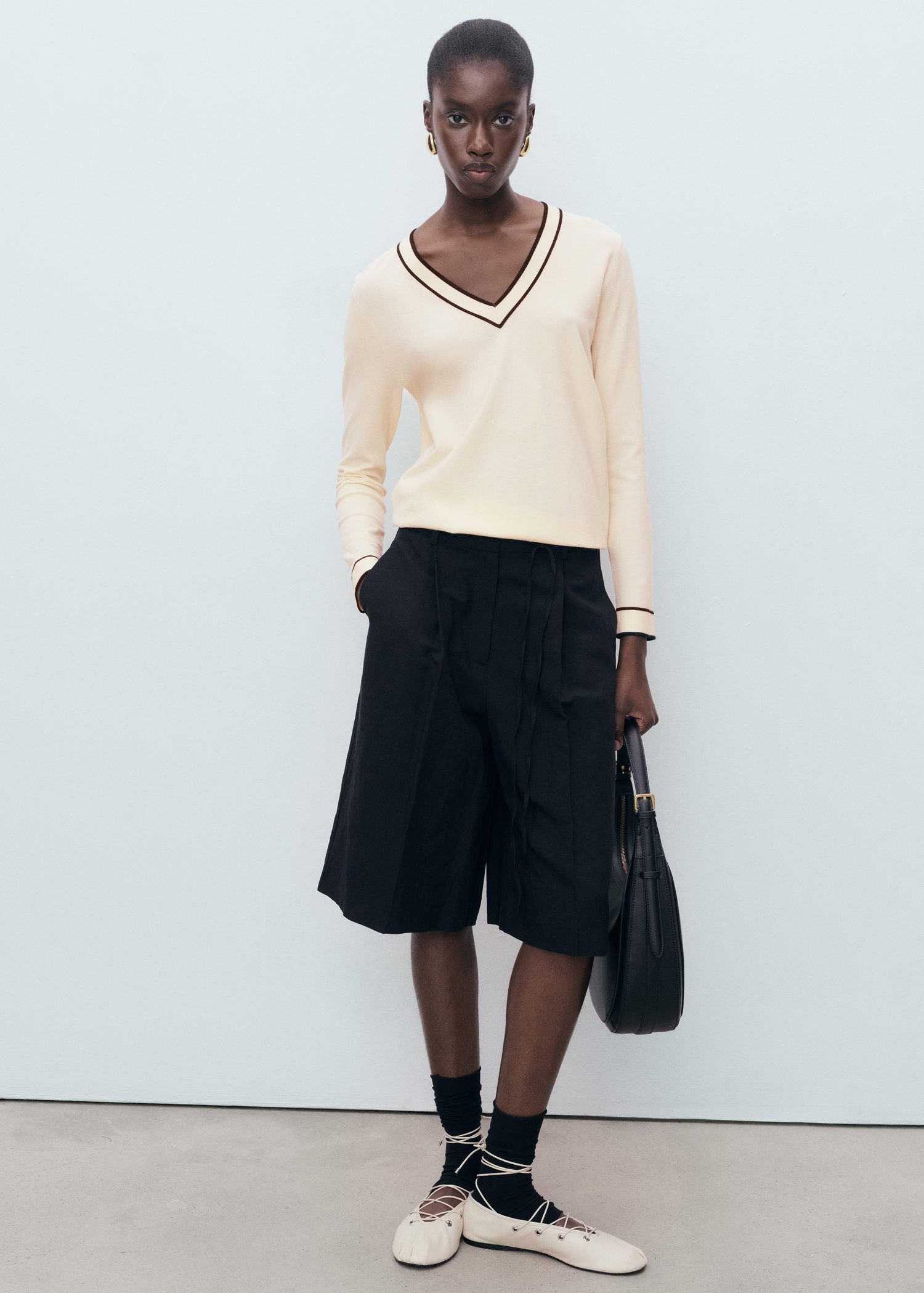 Contrasting V-neck sweater