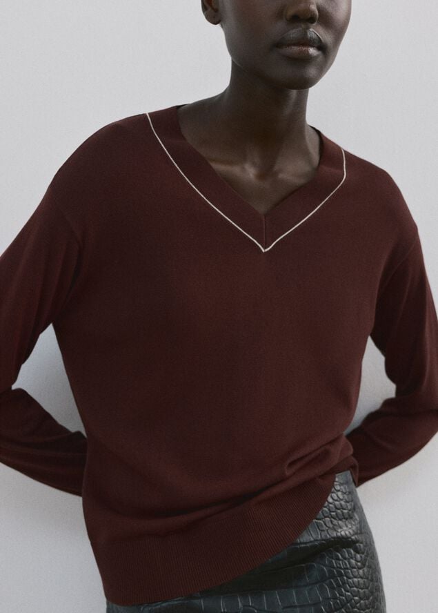 V-neck sweater with contrasting tri