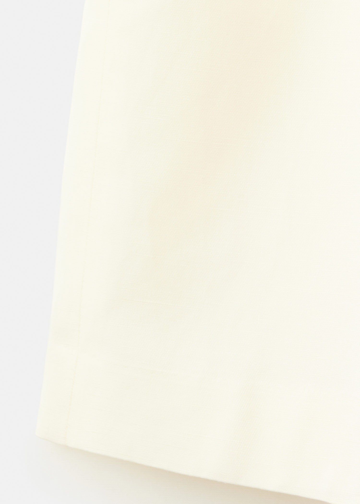 Straight linen Bermuda shorts