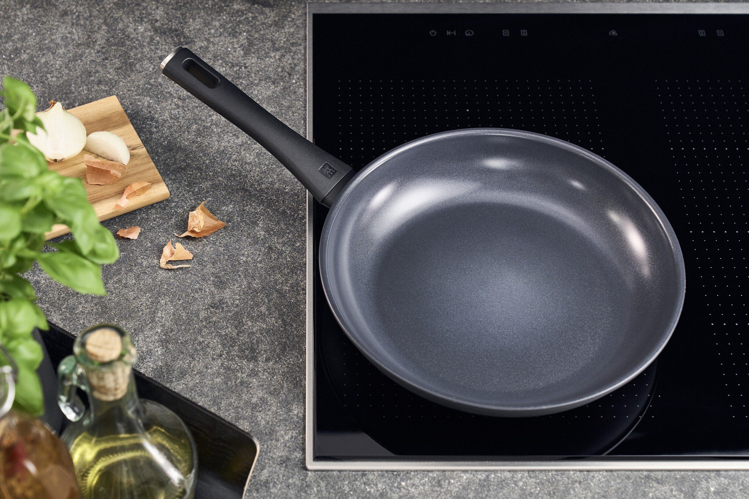 Madura Plus Ceramic Stekpanna, 28 cm, Aluminum, Titanf&ouml;rst&auml;rkt keramis