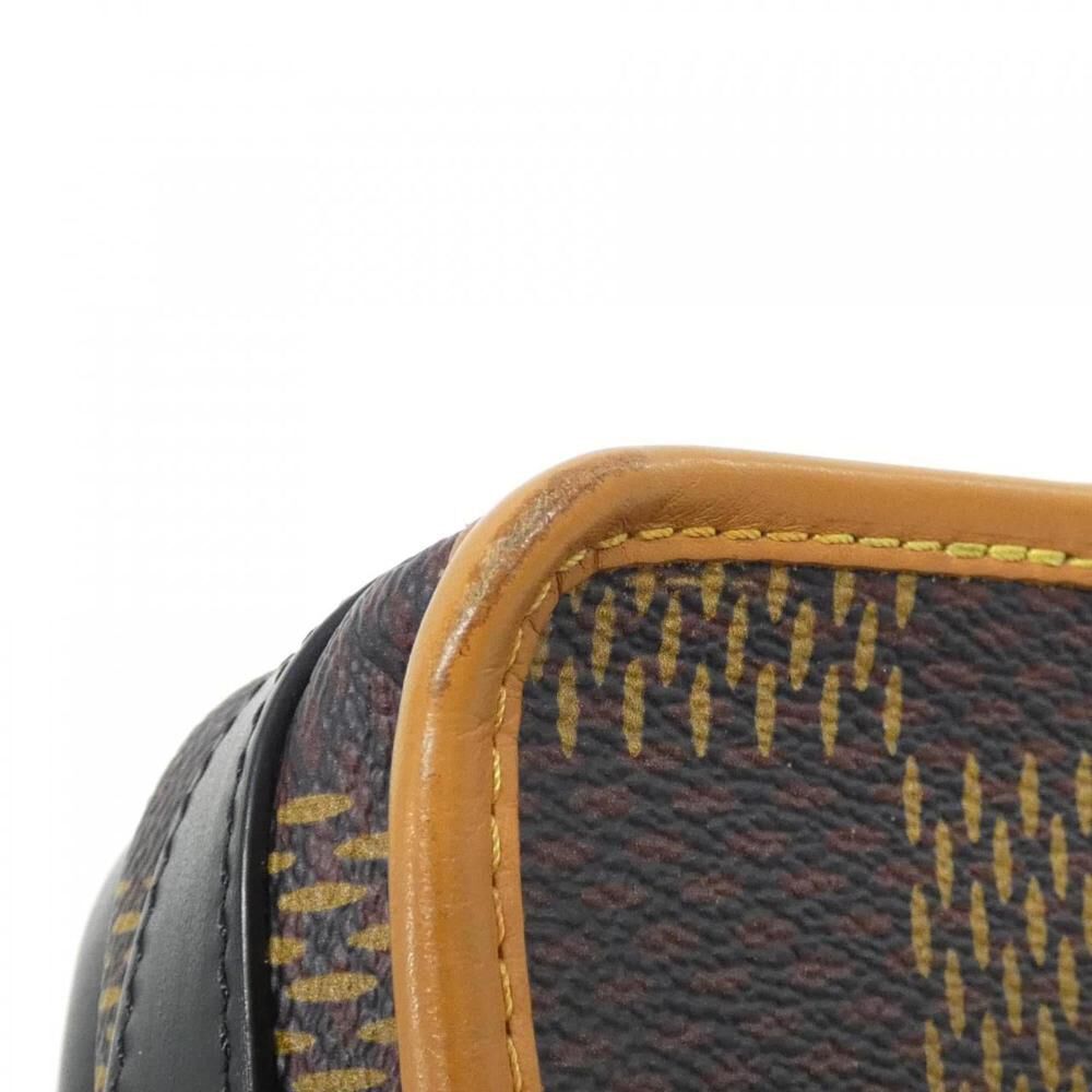 Louis Vuitton Shoulder Bags