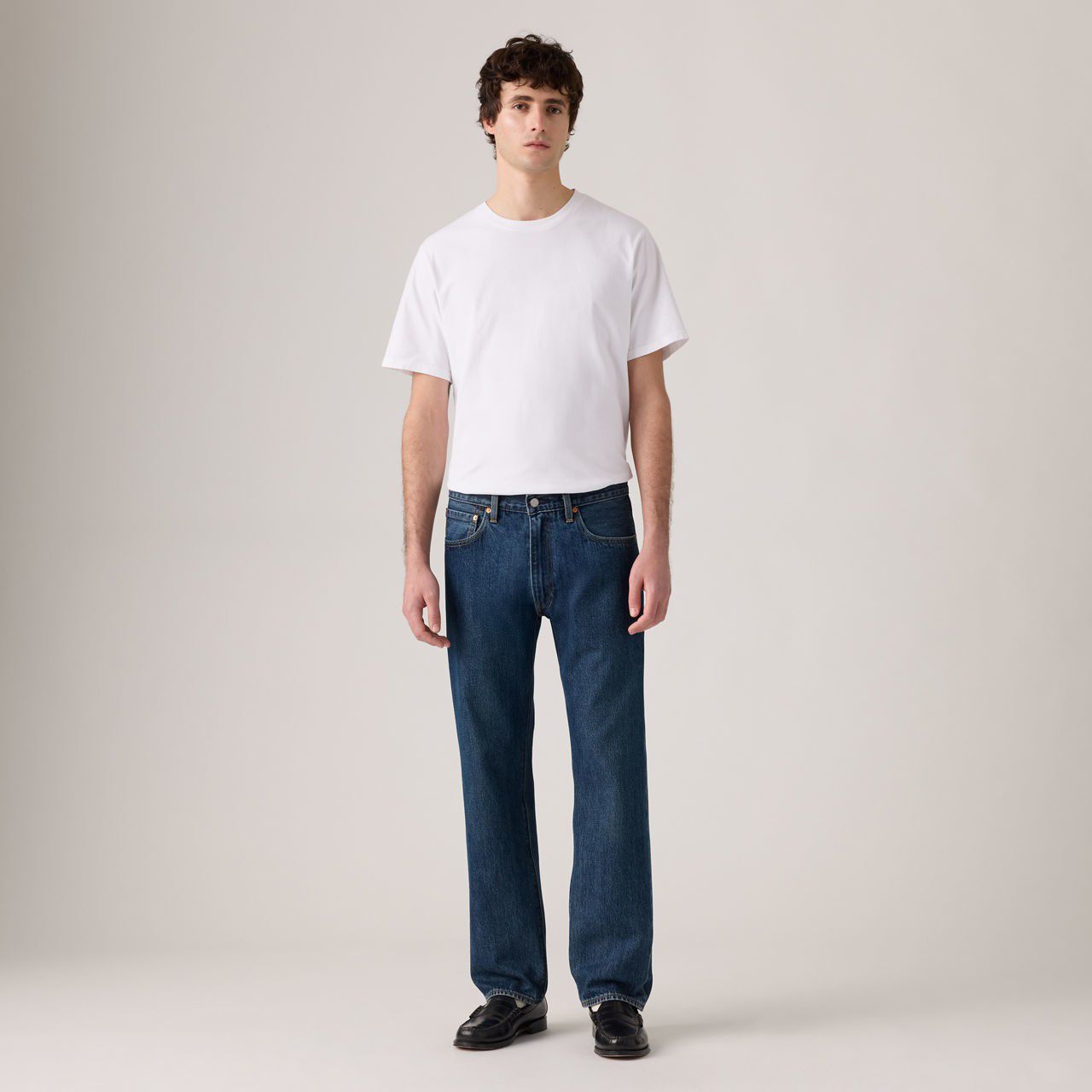 555� Relaxed Straight Jeans